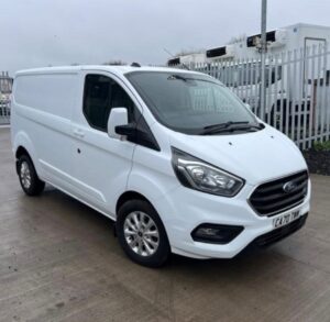 Panel Van vs Luton Van: Which Commercial Van Is Right for Your Business?