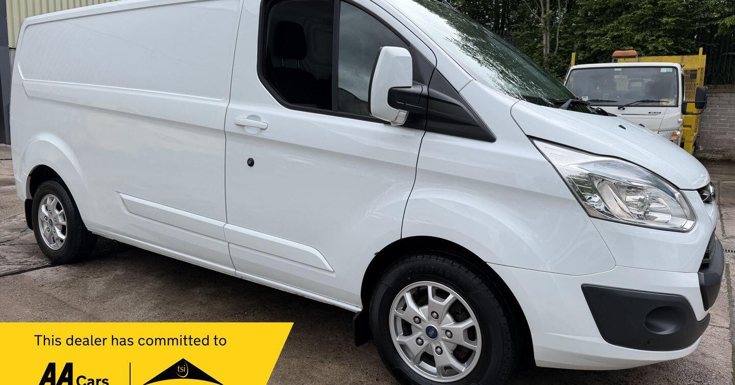 Used 2015 Ford Transit Custom 2.2 TDCi 290 Limited Panel Van 5dr Diesel Manual L2 H1 (186 g/km, 123 bhp) for sale | Direct Vans Bolton Ltd